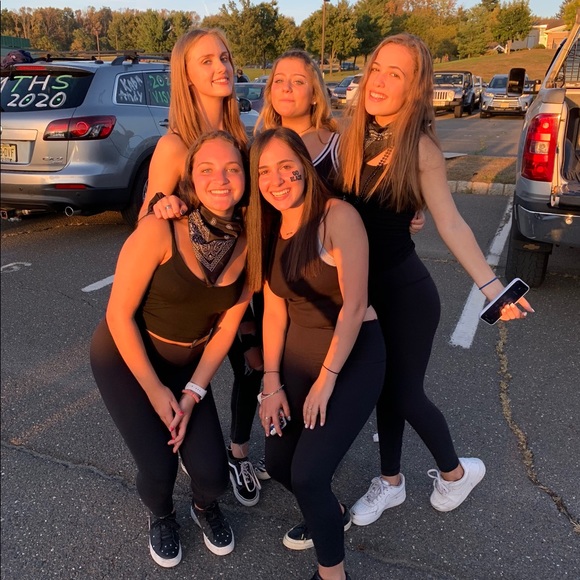 Profile Picture of Danielle Tuckman (@danielletuck15) on Poshmark