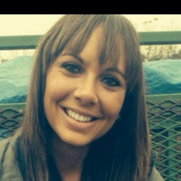 Profile Picture of Danielle Bugasch (@daniirene) on Poshmark