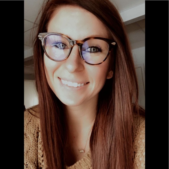 Profile Picture of Amanda Dernovsek (@adernovsek6) on Poshmark