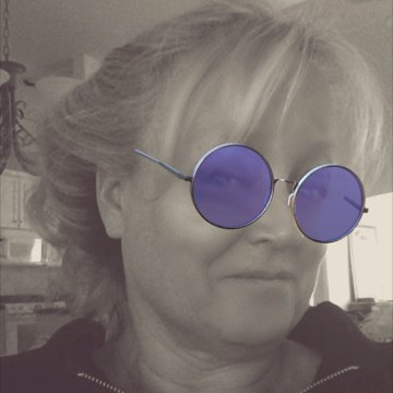 Profile Picture of Kim Zimmerman (@kimmiemz) on Twitter