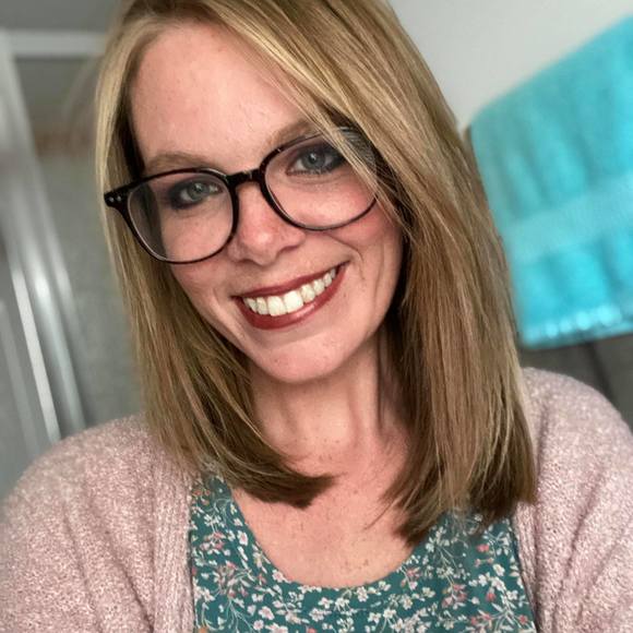 Profile Picture of Jillian Duncan (@jillian_duncan) on Poshmark