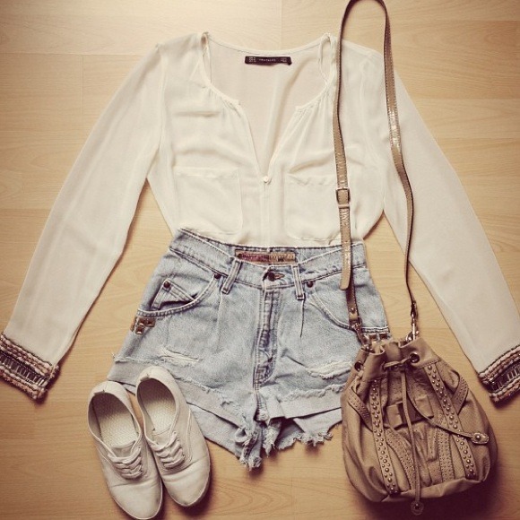 Profile Picture of Amanda Peloso (@amandapandaa_) on Poshmark