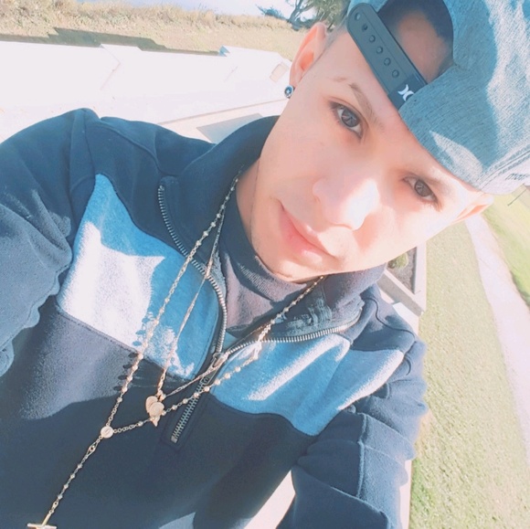 Profile Picture of Carlos Palma (@palma95) on Poshmark