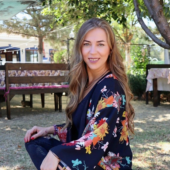 Profile Picture of Fatma Varnali (@fatmavarnali) on Poshmark