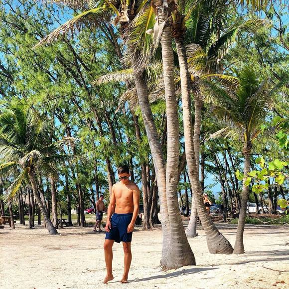 Profile Picture of Andrei Taranu (@123andreika321) on Poshmark