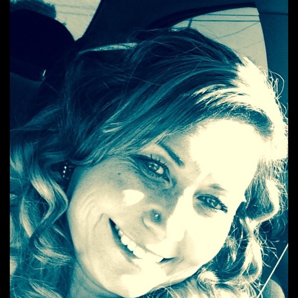 Profile Picture of Brianne Nelson (@roxychic27) on Poshmark