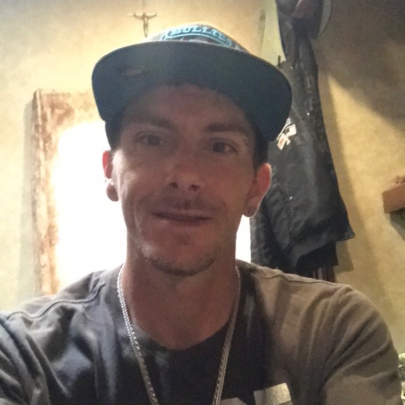 Profile Picture of John Sheeder (@johnsheeder) on Poshmark