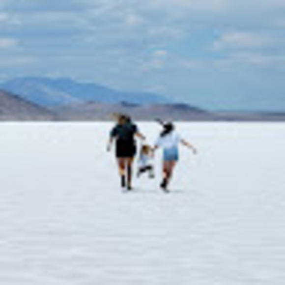 Profile Picture of Emilee Routsong (@emilee_routsong) on Poshmark