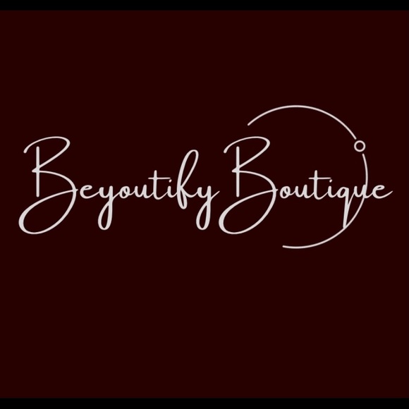 Profile Picture of 🛍beyoutify boutique👗 S (@abbee) on Poshmark