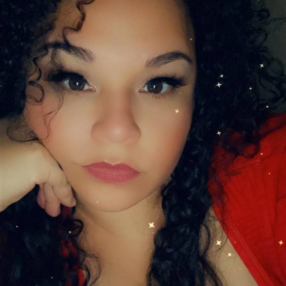 Profile Picture of Danielle Buteau (@crazykurlz) on Poshmark