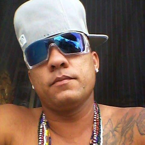 Profile Picture of Roberto Llompart (@runna305) on Poshmark