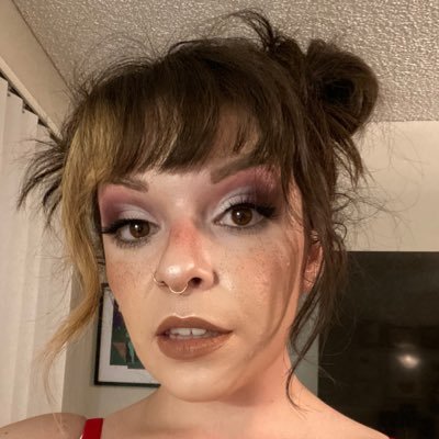 Profile Picture of All Lash No Breaks (@makeupbully) on Twitter