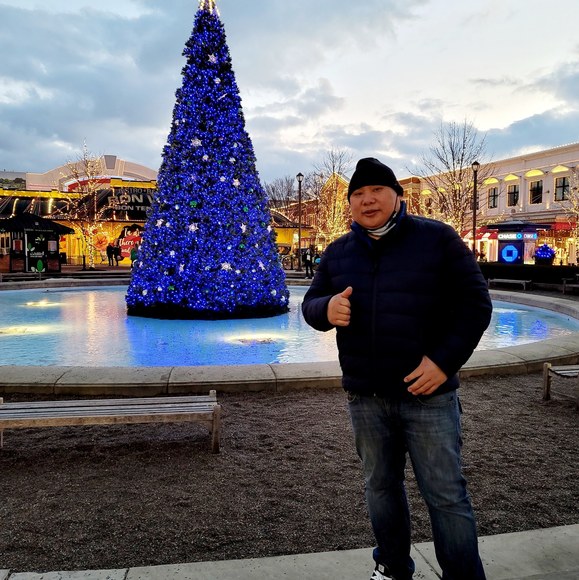 Profile Picture of Paps Makarawung (@boysimen) on Poshmark