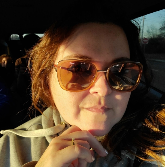 Profile Picture of Leah Thompson (@cutiesmomma1) on Poshmark