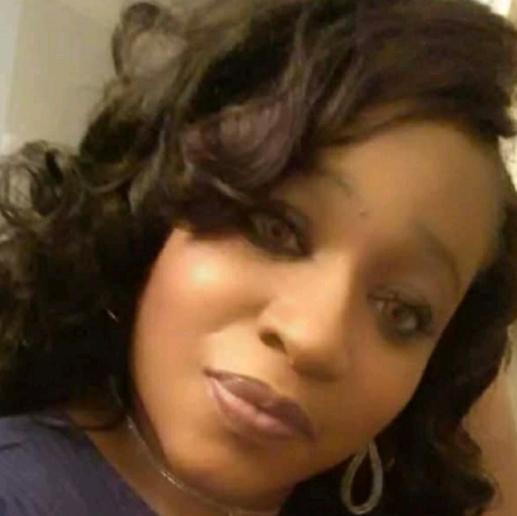 Profile Picture of Amanda Hughes (@butterfly9003) on Poshmark