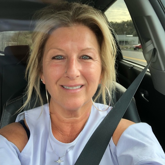 Profile Picture of Nichole Johnson enriquez (@nicholehs9498) on Poshmark