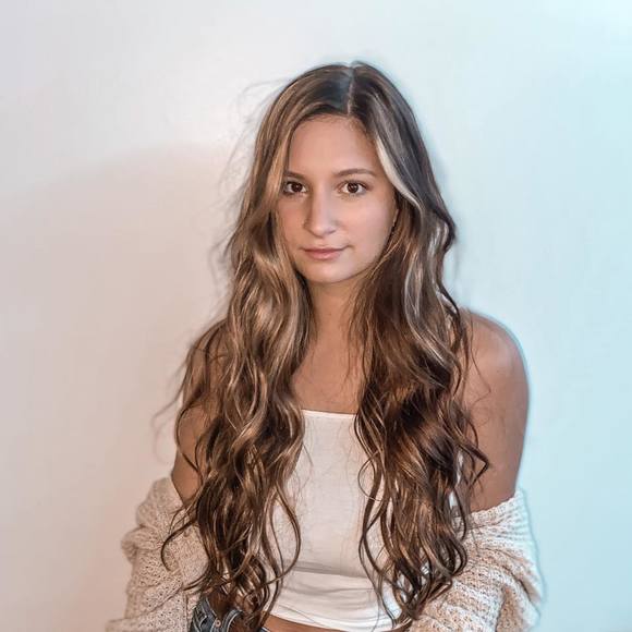 Profile Picture of Haley Drew (@haleybugrulez) on Poshmark