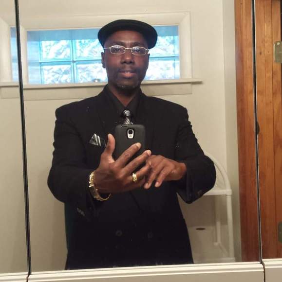 Profile Picture of James Hoskins (@jameshoskins500) on Poshmark