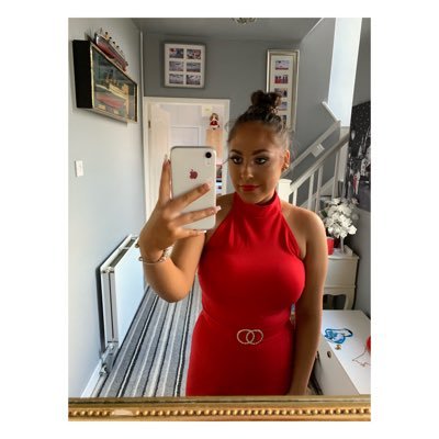 Profile Picture of Chloe Roberts (@ChloeEdith2002) on Twitter