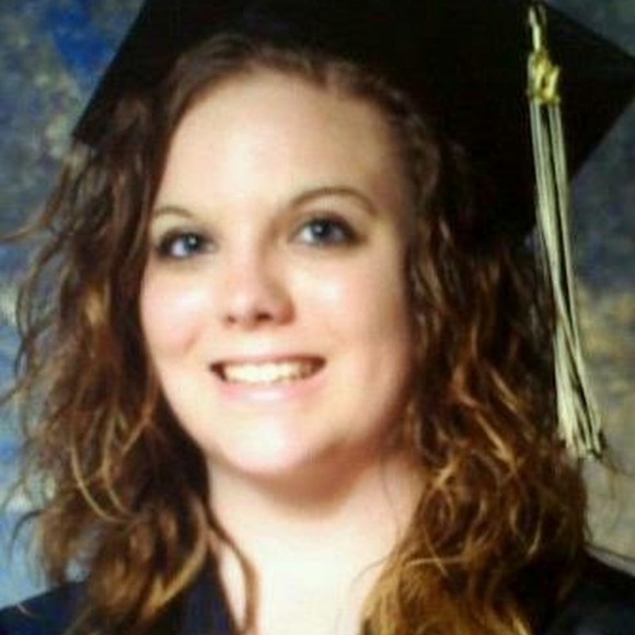 Profile Picture of Candice Rugenstein (@cirugenstein) on Poshmark