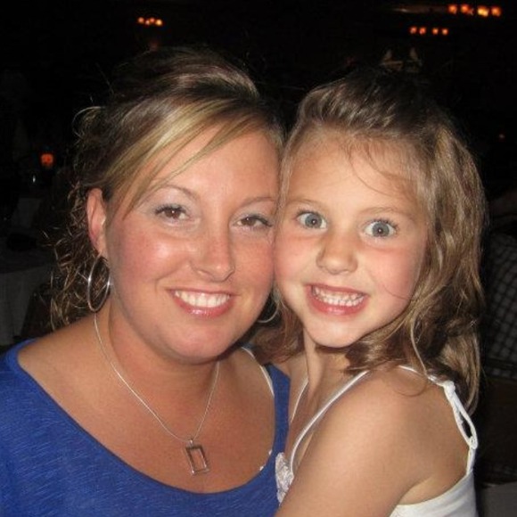 Profile Picture of Abby Donsbach (@abbyd5) on Poshmark