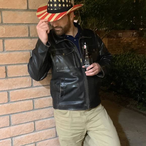 Profile Picture of Daniel Burns (@burns_daniel) on Poshmark