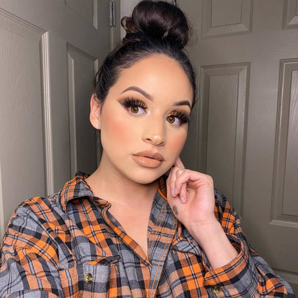 Profile Picture of Christina Pedraza (@christinap1010) on Poshmark
