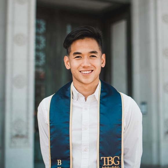 Profile Picture of Xu-bin Kuang (@kuangxubin) on Poshmark