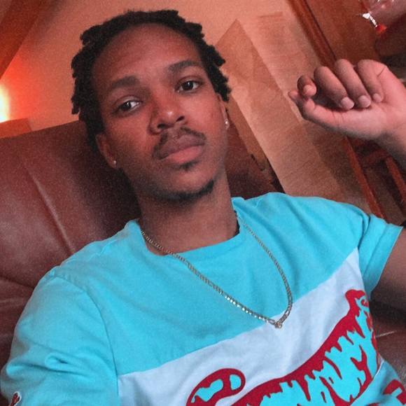 Profile Picture of Kentrel Andrews (@kezzy1) on Poshmark