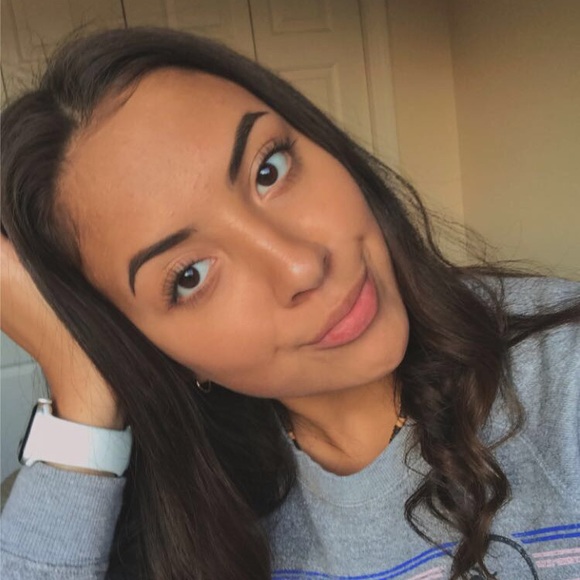 Profile Picture of Savannah Gonzalez (@savannahgnz) on Poshmark