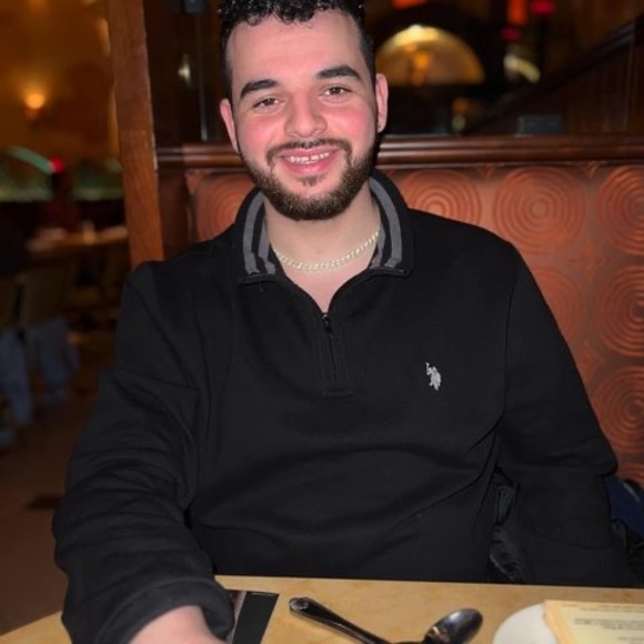 Profile Picture of Jonathan Miqueli (@ceoroachkillah) on Poshmark