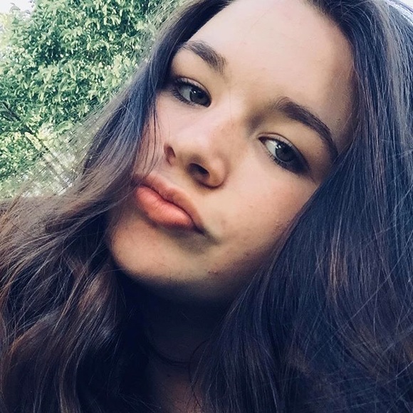 Profile Picture of Allyson Tuttle (@allysontuttle) on Poshmark