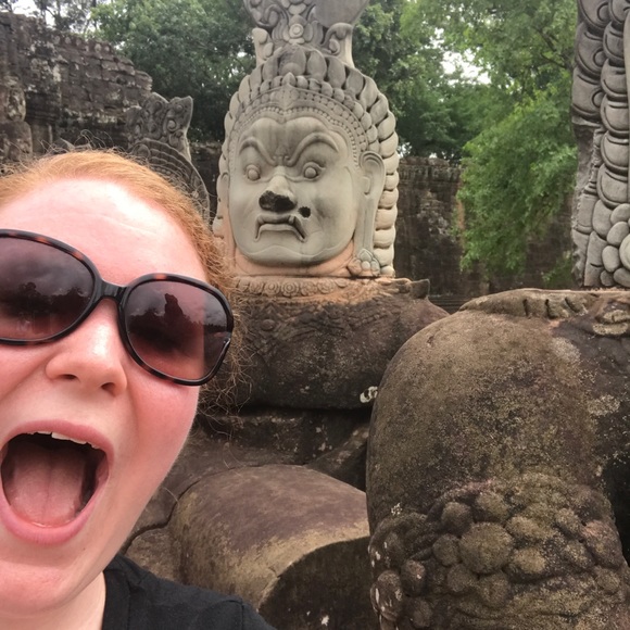 Profile Picture of Sara Holsworth (@sararae30) on Poshmark