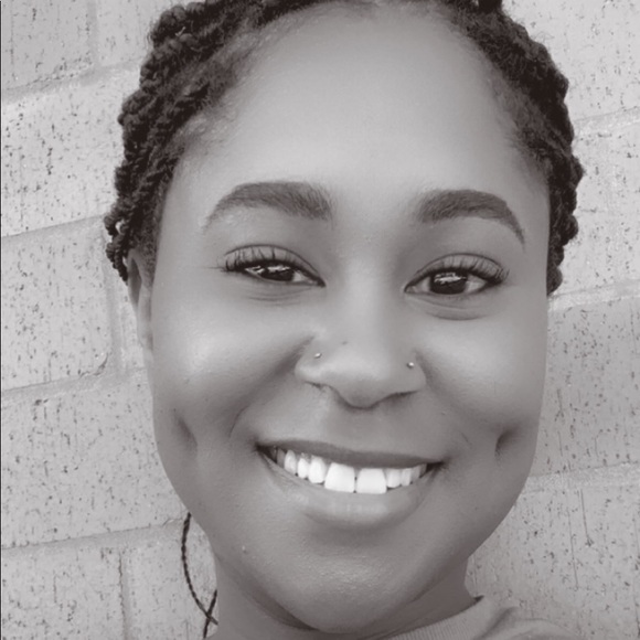 Profile Picture of Selena Ryner (@saryneap) on Poshmark