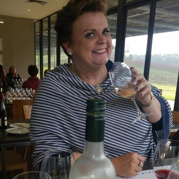 Profile Picture of Anne Davey (@anne_davey) on Poshmark