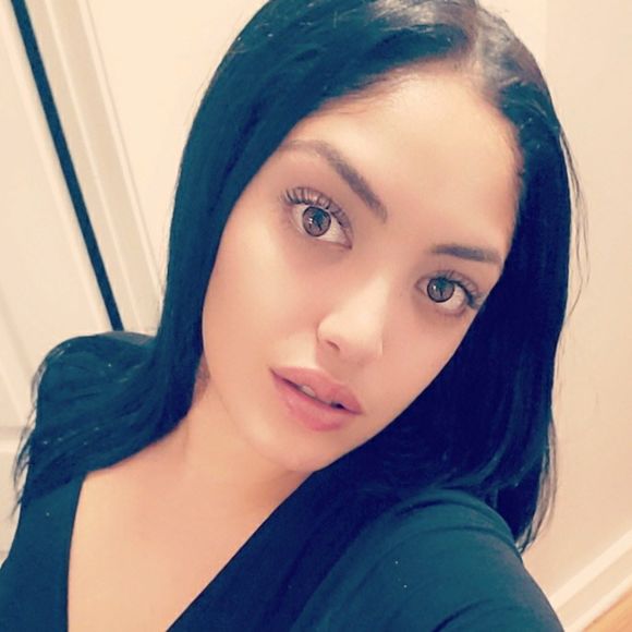 Profile Picture of Lishelle Baéz (@lishelle100) on Poshmark