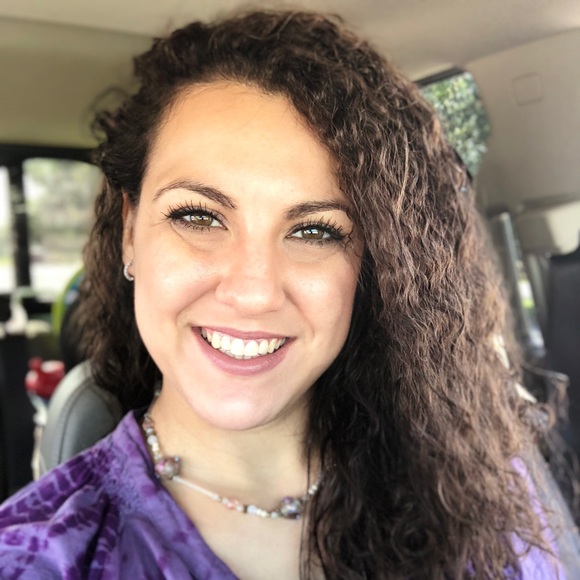 Profile Picture of Brandi Fickiesen (@brfickiesen) on Poshmark