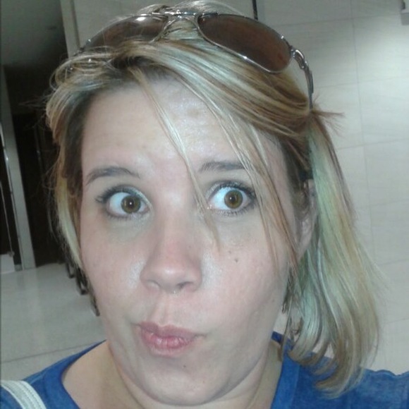 Profile Picture of Lindsey Fouser (@juniper213) on Poshmark