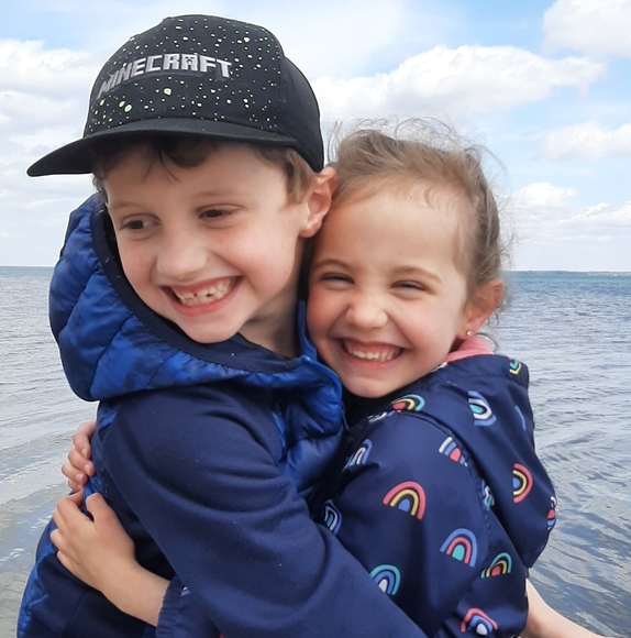 Profile Picture of Mélanie Délorme (@meldelorme27) on Poshmark