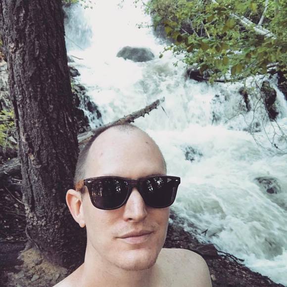 Profile Picture of Justin Howell (@justinhowell750) on Poshmark