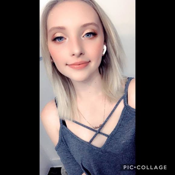 Profile Picture of Brooke Huckabay (@brookehuckabay) on Poshmark
