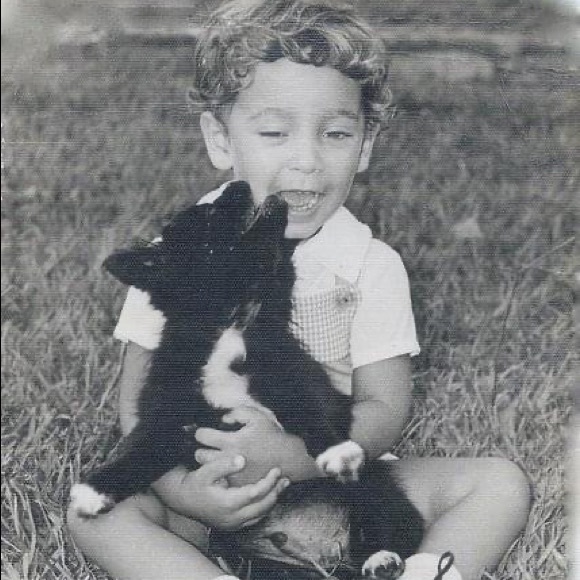 Profile Picture of René Orellana (@reneaoc) on Poshmark