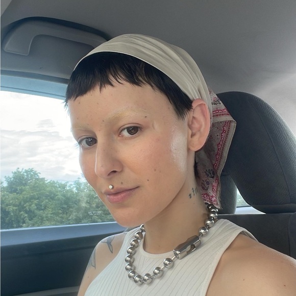 Profile Picture of Leslie Santomenna (@l_santomenna) on Poshmark