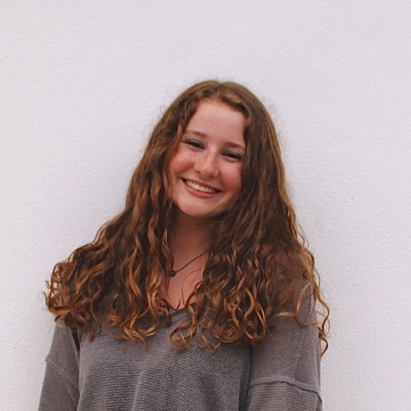 Profile Picture of Amelia Shannon (@ameliajshannon) on Poshmark