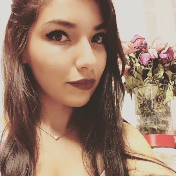 Profile Picture of Daniela Bernal (@daniela3091) on Poshmark