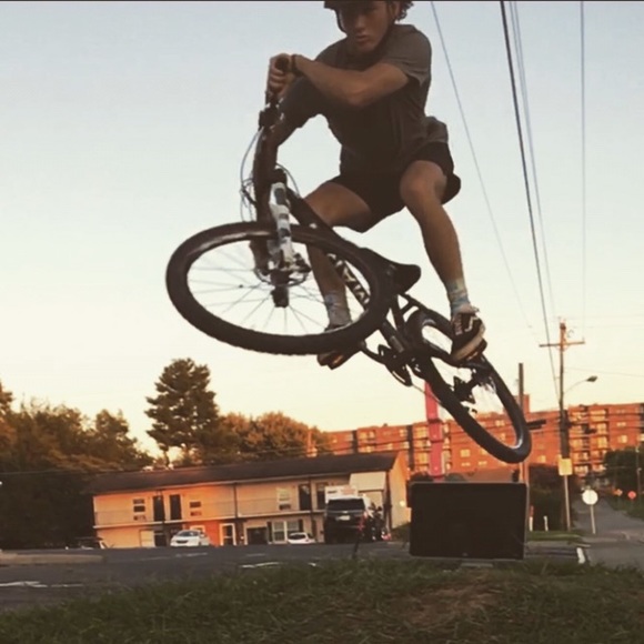 Profile Picture of Charlie Wright (@chucklesfn27) on Poshmark