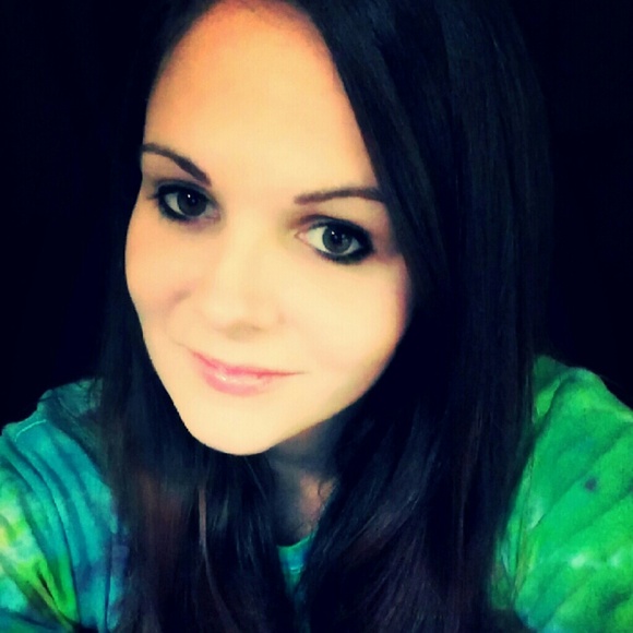 Profile Picture of Carol Conley (@carolanne86) on Poshmark