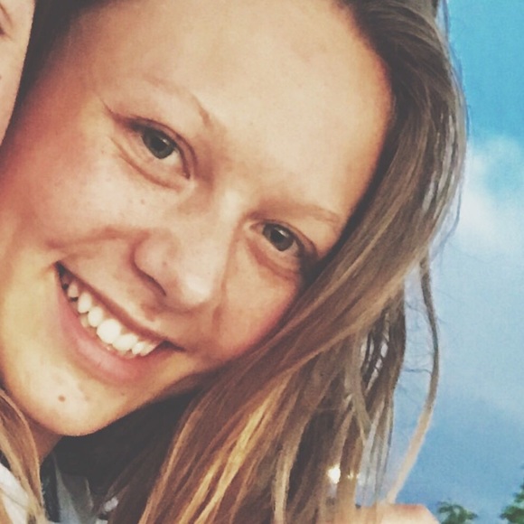 Profile Picture of Megan Noelle (@megannoelle270) on Poshmark