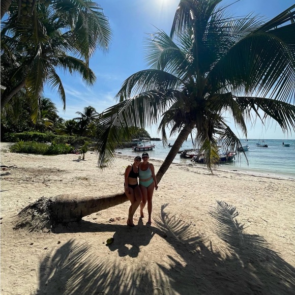 Profile Picture of Nicole Jarvie (@nicole_jarvie) on Poshmark