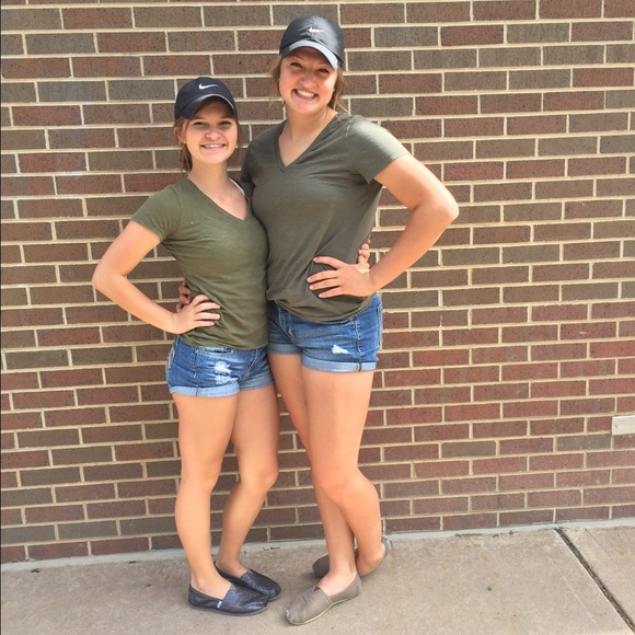 Profile Picture of Moira Dillow (@moiraaa) on Poshmark